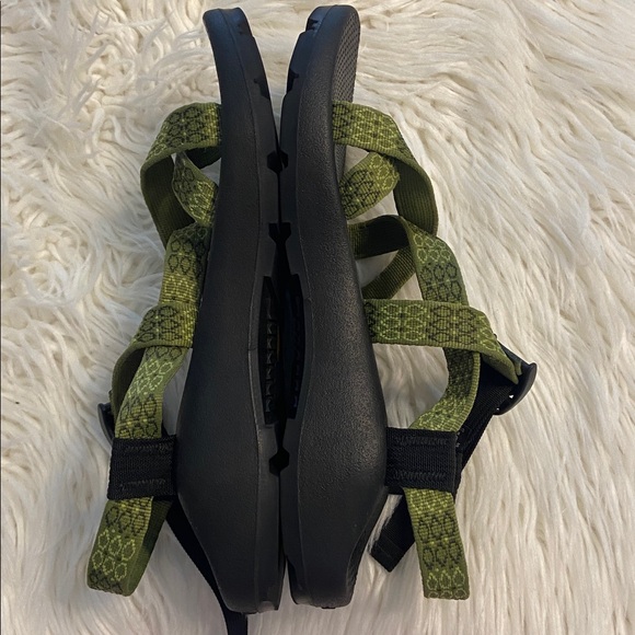 Chaco Black and Green Sandals size 9 excellent condition see all photos - Picture 6 of 12
